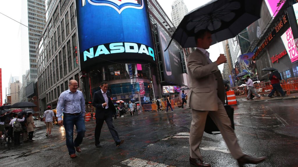 US Stocks Drop Amid Signs of Cooling Economy wsjrenewal