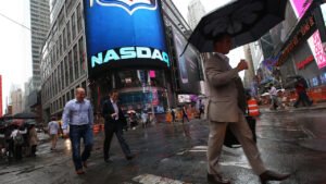 US Stocks Drop Amid Signs of Cooling Economy wsjrenewal