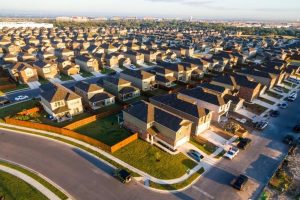 Housing Market Turmoil: Buyers Avoid Soaring Prices