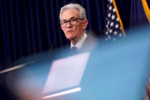 Federal Reserve Cautious Amid Economic Data Swings